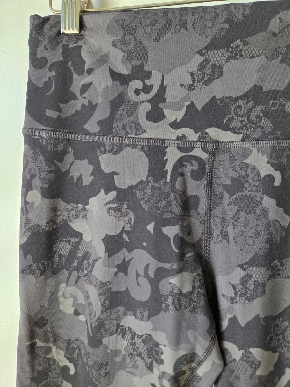 NWT LULULEMON WUNDER TRAIN PRINTED LEGGING HI RISE TIGHT 28